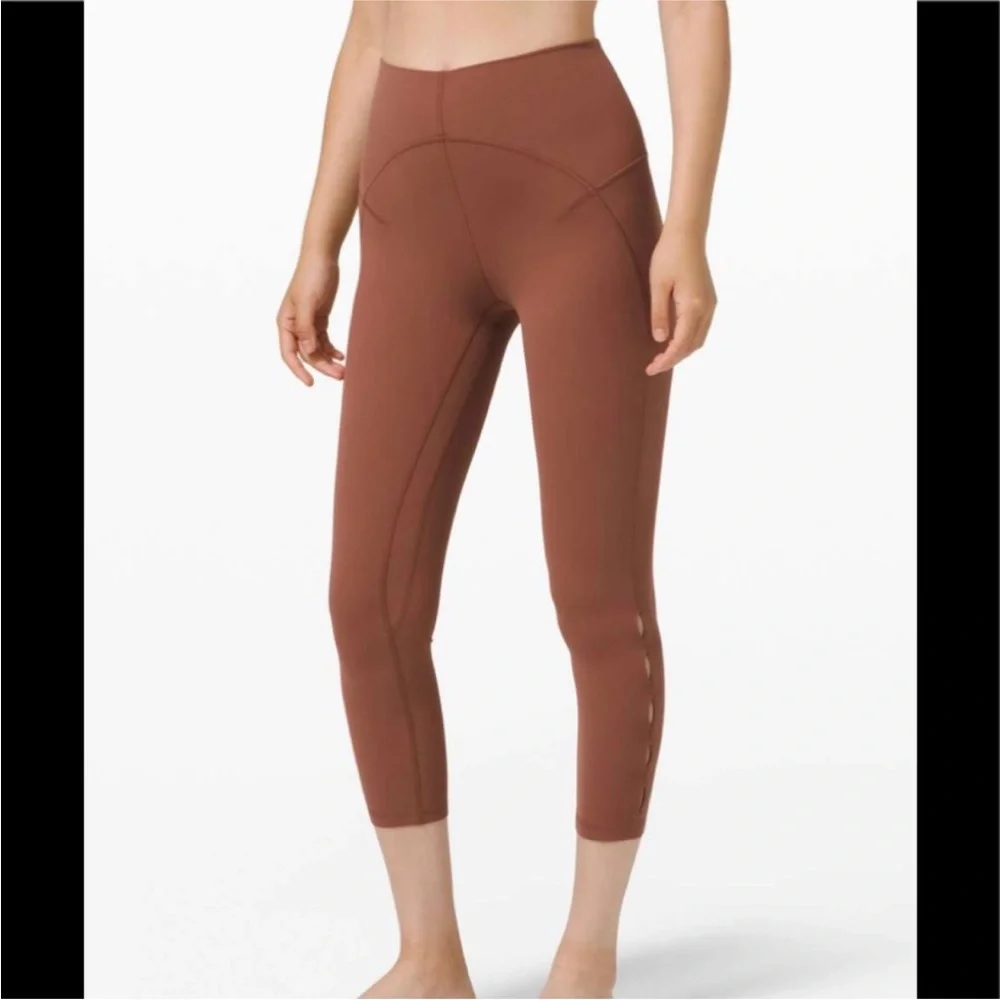 Lululemon Unlimit HR Crop‎ Keyhole